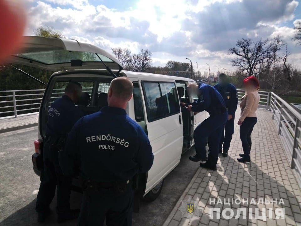 На Закарпатье правоохранители конвоировали иностранца обратно в Венгрию 