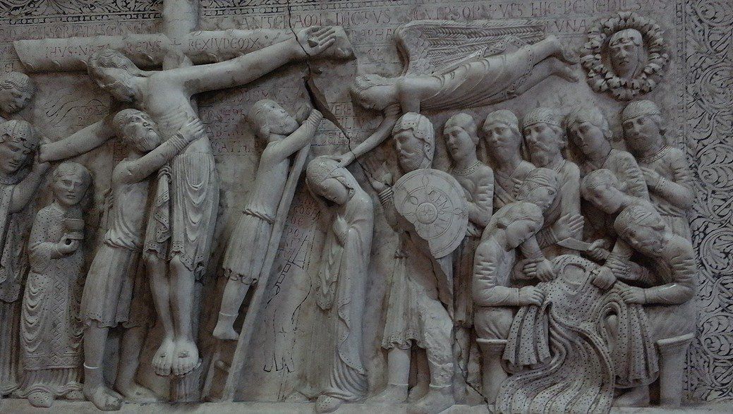 Наскальный барельеф. Группа людей справа - древние воины из Закарпатья