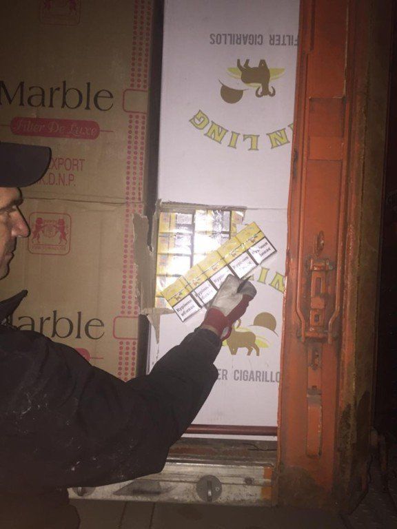 В Закарпатье среди ночи обнаружили десятки тысяч нелегального табака