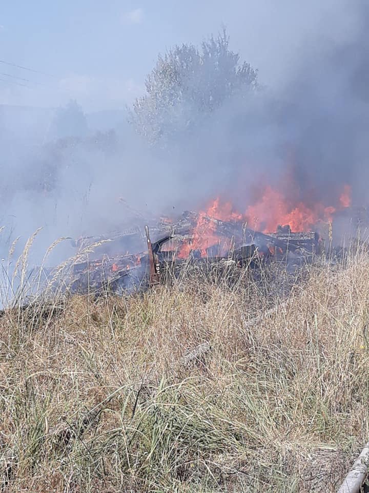В Закарпатье пожарные тушили огонь на железнодорожном пути 