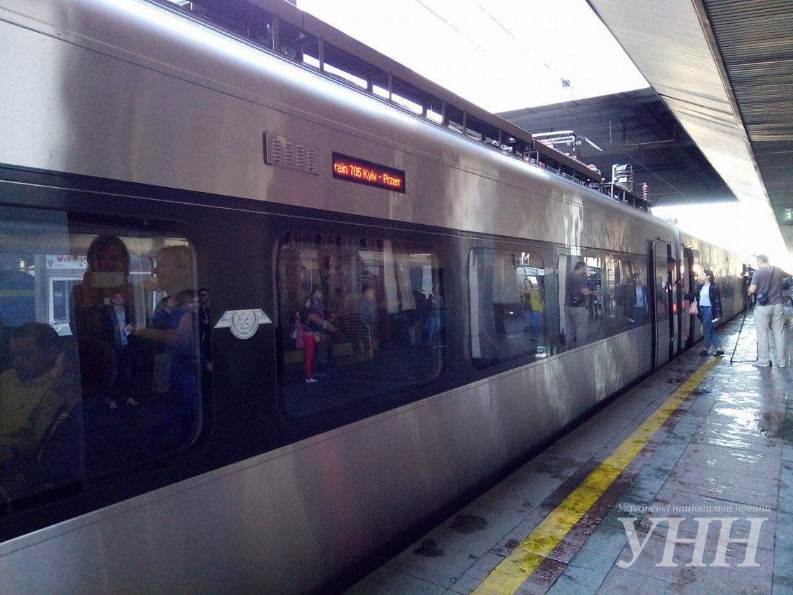 Першу безвізову подорож у потязі до ЄС здійснили понад 500 пасажирів