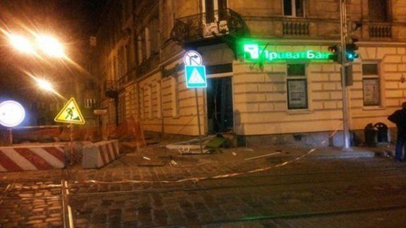 Злоумышленники взорвали отделение банка в Львове