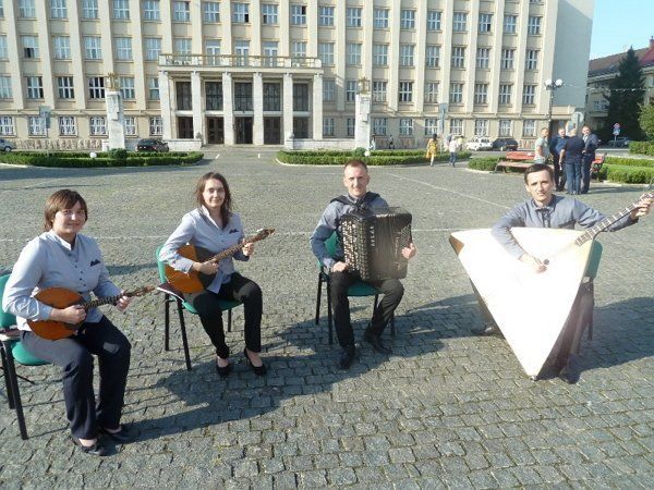 Учасники ансамблю «Гармонія» Закарпатської обласної філармонії.