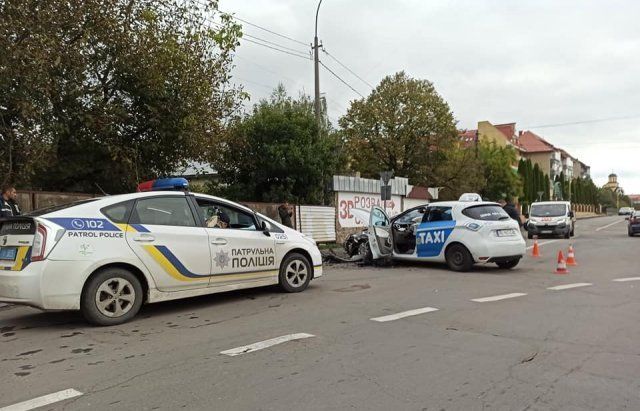Дорожна жесть за участі приватного таксі в Ужгороді