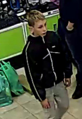 В Ужгороде печально известный ребёнок украл из торгового центра ноутбук