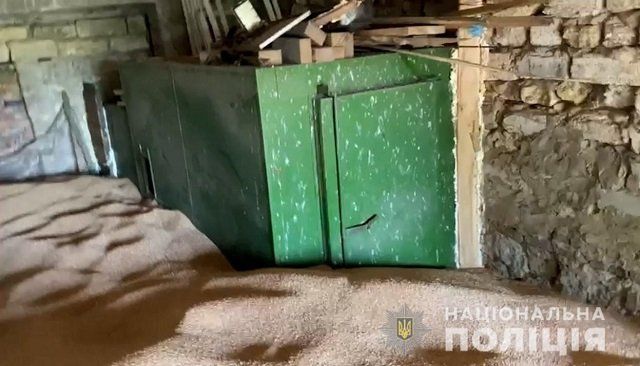 В Винницкой области фермер "замуровал" рабочего на сутки в металлической сушилке для фруктов 