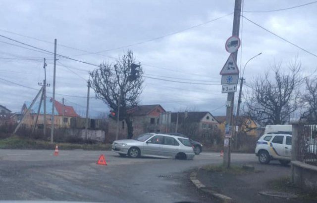 Авария в областном центре Закарпатья: Видео с места ДТП опубликовали очевидцы в соцсети