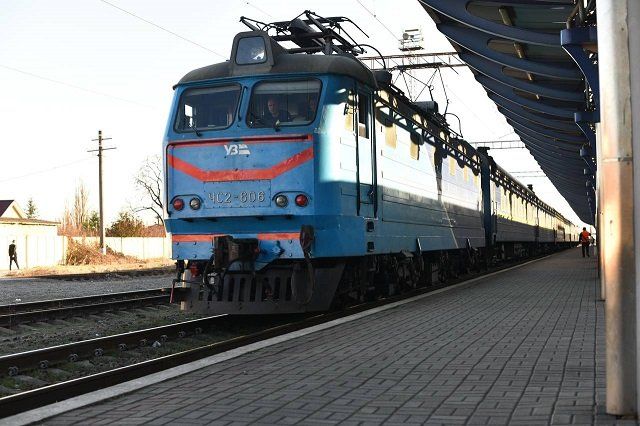 В Ужгород прибыл поезд с семьями украинских спасателей