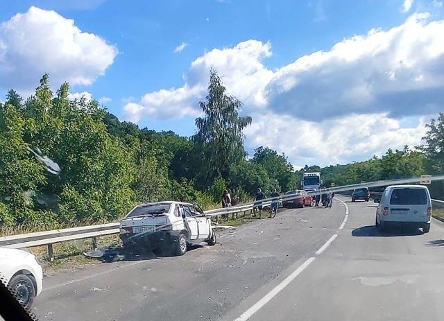 Жесткое ДТП в Закарпатье: На трассе Киев-Чоп не разминулись два авто