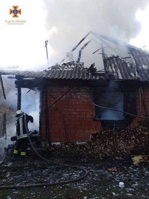 В Закарпатье муж не смог спасти погибшую на пожаре жену 
