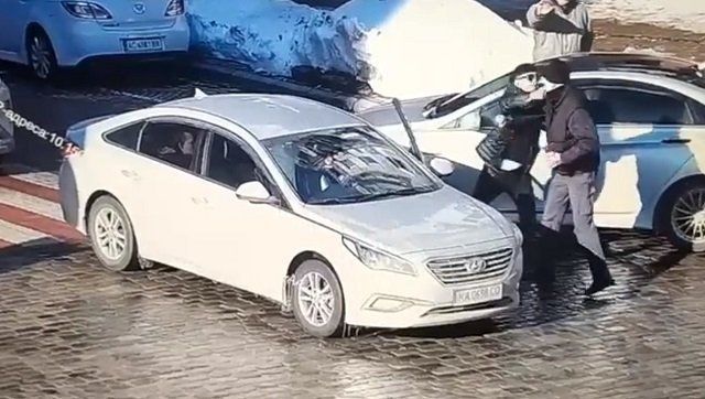 В центре Киева водитель Hyundai среди бела дня двумя ударами убил прохожего