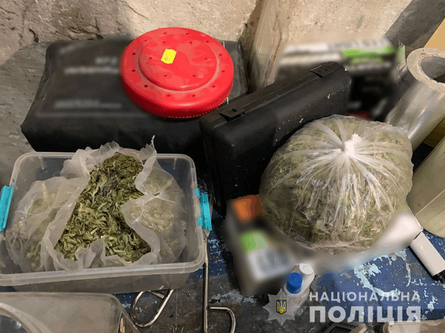В Закарпатье накрыли наркобарыгу - изъяли неслабую партию марихуаны