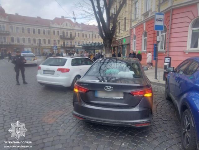 В Ужгороде начали гонять "оленей", которые паркуются как попало