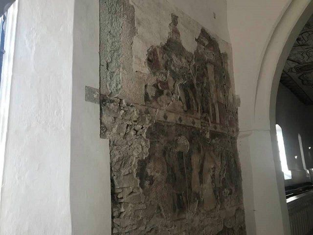 В Вишковской церкви в Закарпатье обнажили фрески XIV века