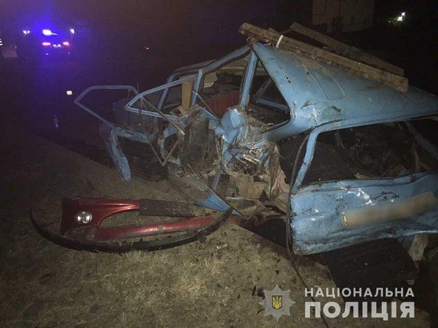 Кошмарная авария в Мукачево: Peugeot врезался на полном ходу в припаркованный ВАЗ 