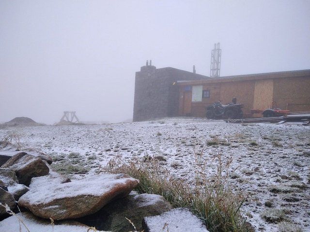 В горах Закарпатья ударил мороз и пошел первый снег сезона