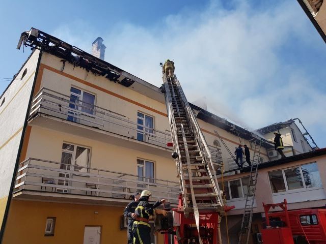 Появились подробности пожара в гостиничном комплексе в Закарпатье