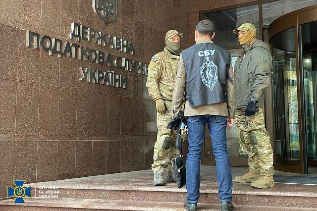 Силовики подтвердили обыски в Государственной налоговой службе Украины из-за "скруток" 