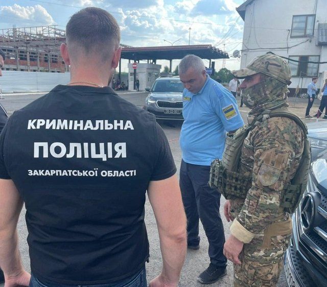 В Закарпатье задержали еще пару таможенников-коррупционеров