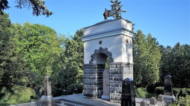 В Ужгороде с обелиска на Холме Славы уберут барельеф советских солдат