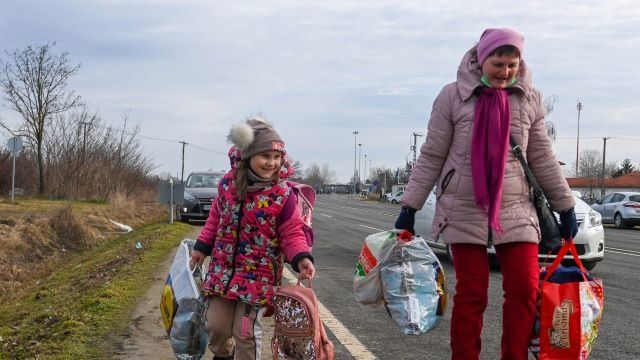 Соседний с Закарпатьем Захонь принял первых беженцев из Украины