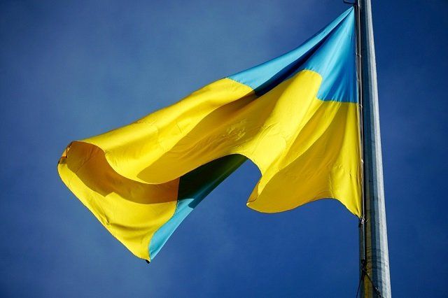 В Ужгороді підняли найбільший прапор Закарпаття