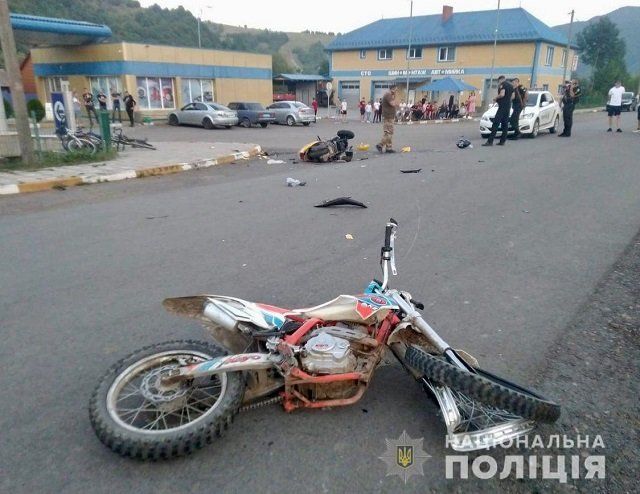 В Закарпатье 15-летний скутерист на встречке врезался в байкера и погиб