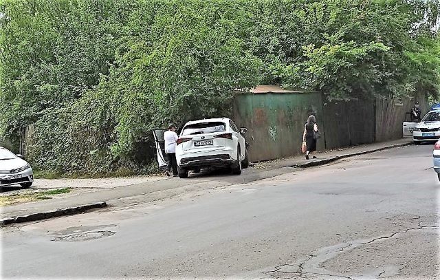ДТП в Ужгороде: легковушка жестко припарковалась в забор 