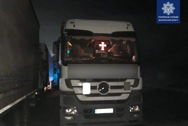 ДТП в Закарпатье: Результат вождения навеселе - столкновение грузовиков 