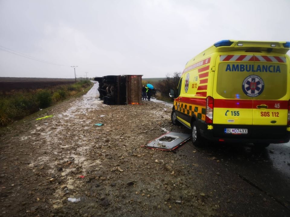 Ужасная трагедия в Словакии: Автобус с пассажирами попал в ДТП с грузовиком на трассе, десятки жертв и пострадавших