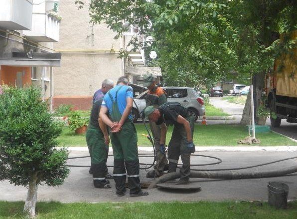 Цією технікою чистяться каналізаційні мережі всієї Західної України