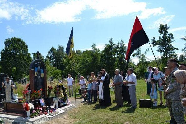 В Углі освятили пам’ятник АТОшнику "Осі"