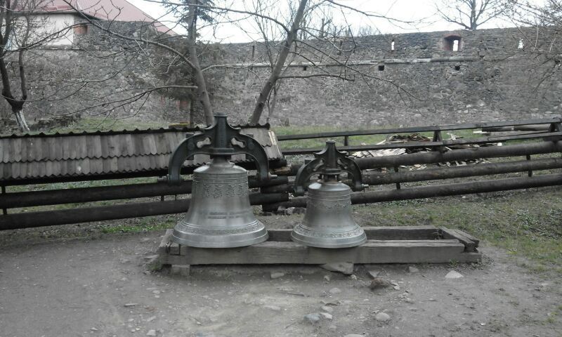 Два старых колокола