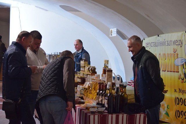 В Закарпатье стартовал 12 фестиваль молодого вина «Закарпатское Божоле»