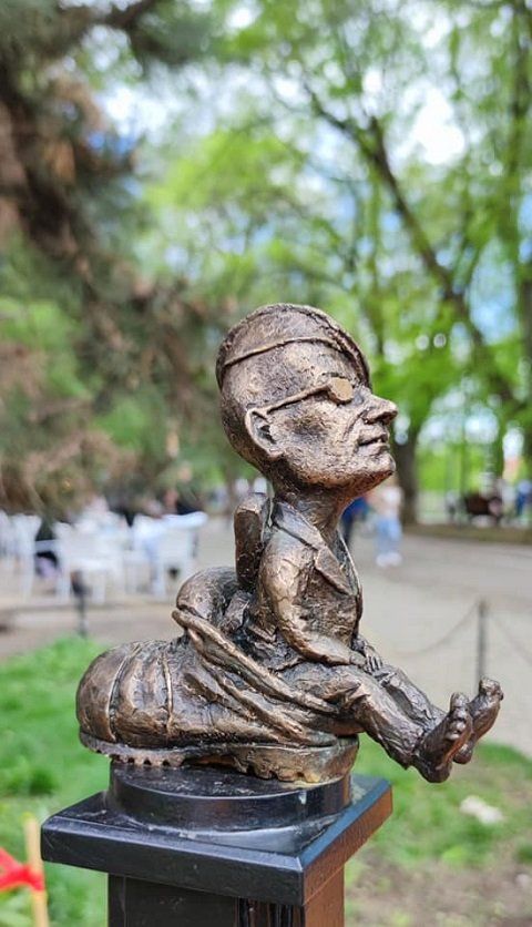 Церемония открытия мини-скульптурки Ласло Боди состоялась в Ужгороде.