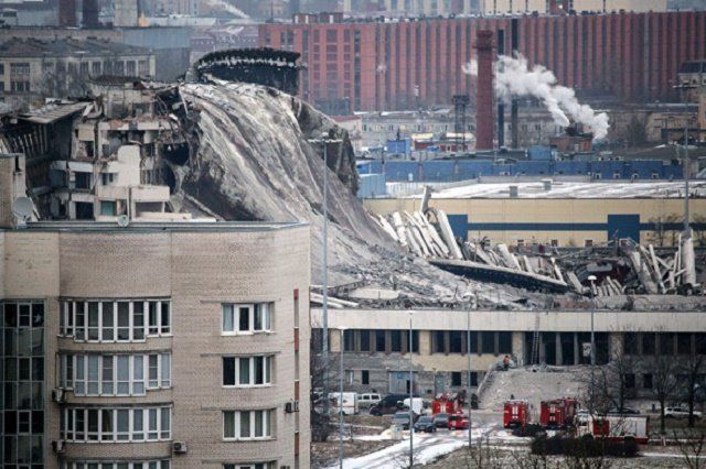 Трагедию сняли на видео: В России во время демонтажа СКК Петербургский погиб рабочий