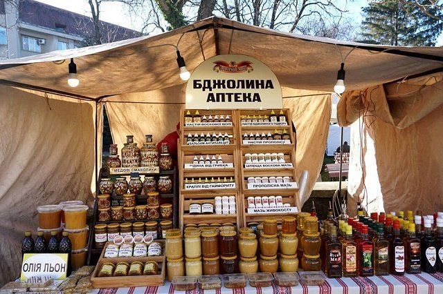 Лучшие пасечники Закарпатья представляют свою продукцию на Медовуха Фест в Ужгороде