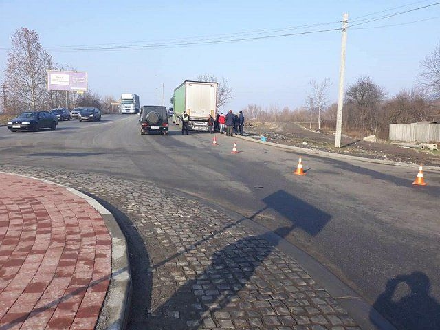 Трагическое ДТП в Закарпатье: Грузовик Мерседес сбил насмерть пешехода