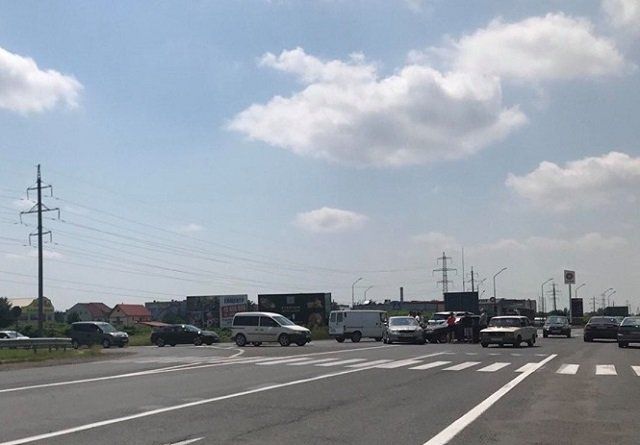 ДТП в Закарпатье: На дороге не смогли разминуться сразу три авто
