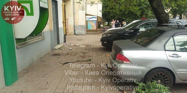 Жуткая трагедия: В Киеве самоубийца выпрыгнула из окна вместе с ребенком