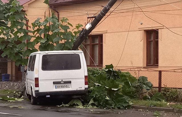 Жители части Мукачево остались без электричества из-за микроавтобуса