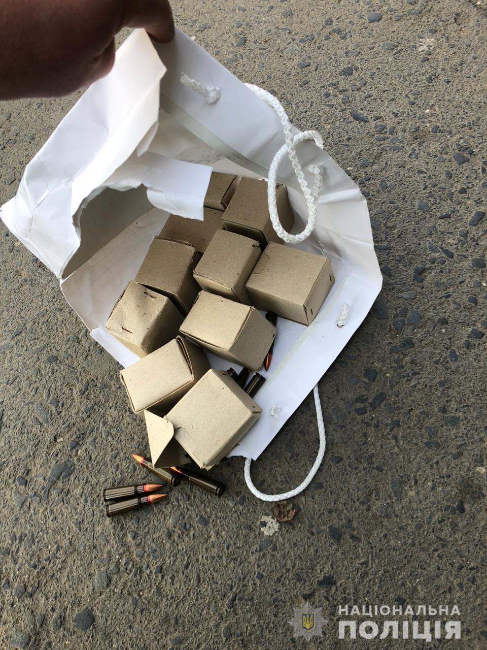 У мешканця Ужгорода поліція знайшла цілий "арсенал" бойових патронів
