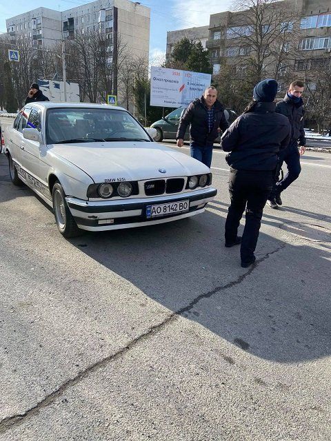 В Ужгороде возле отеля серьёзная авария: Сбили человека, полиция уже там (ФОТО)