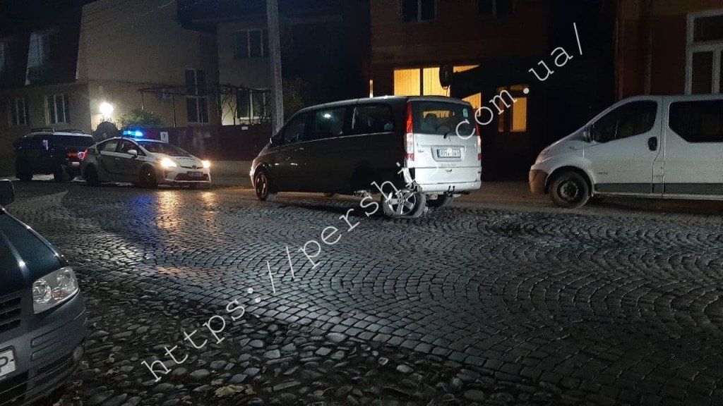 Нічна "феєрія" на дорозі в Мукачево — постраждали два автомобілі