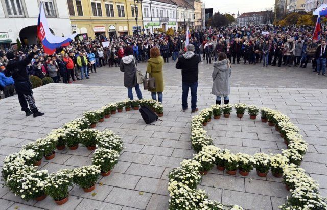 К западу от Ужгорода у словаков митинговали против карантина и антикоронавирусных мероприятий