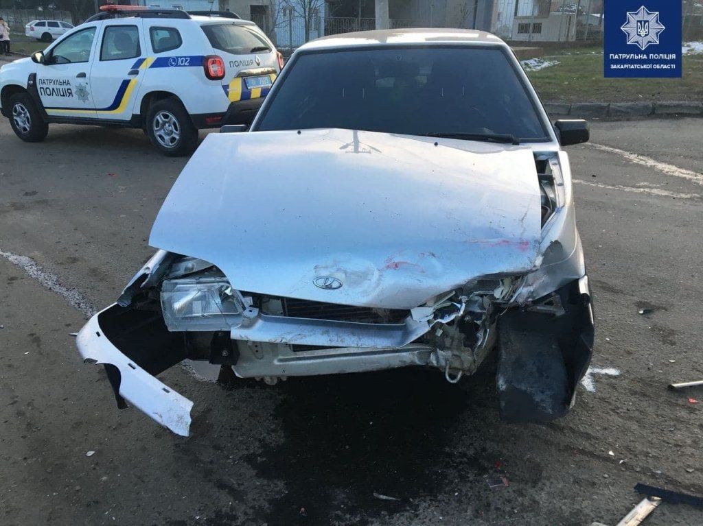 В Закарпатье патрульные задержали водителя, своей машиной ударил две другие