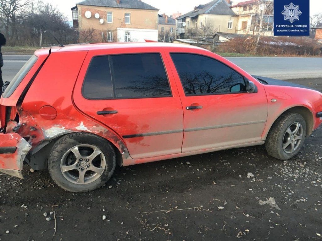 В Закарпатье патрульные задержали водителя, своей машиной ударил две другие