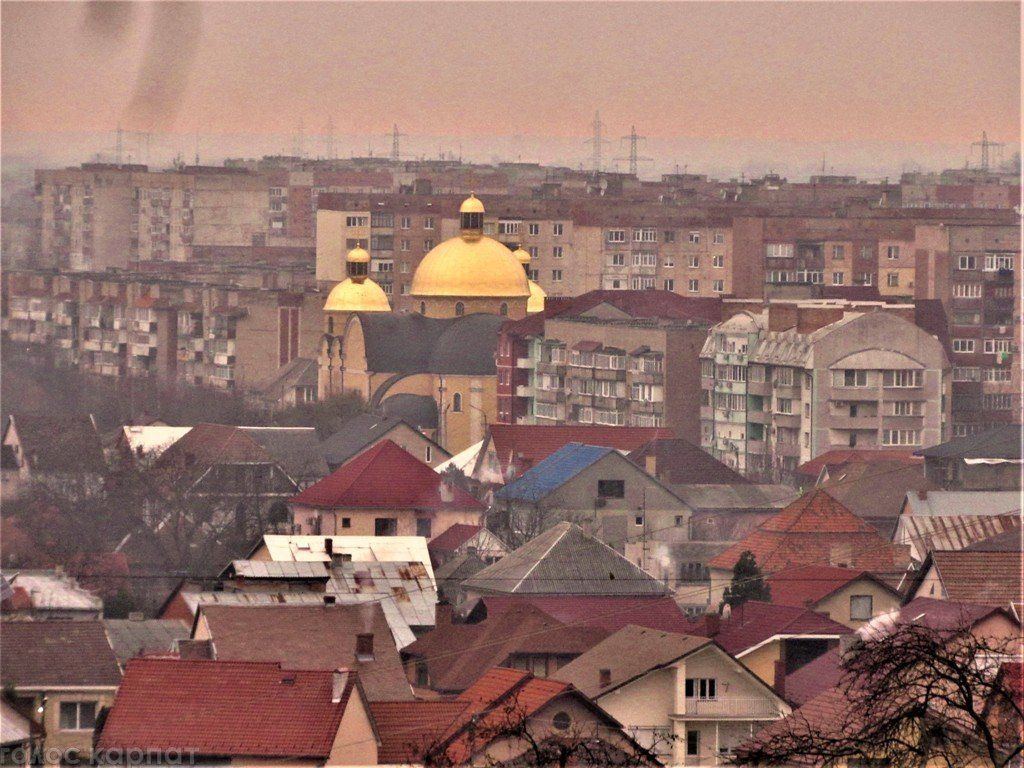 "Высотный" пейзаж одного из 2-х главных городов Закарпатья