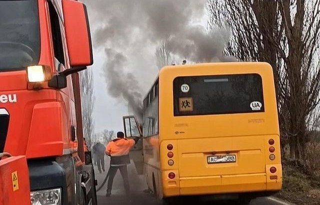 На Закарпатті спалахнув автобус, який перевозить дітей