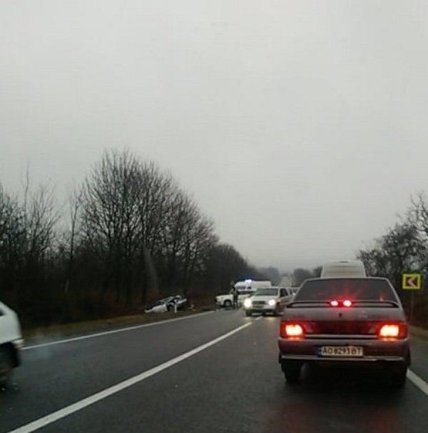 "Куча мала" автомобилей образовалась на трассе в Закарпатье